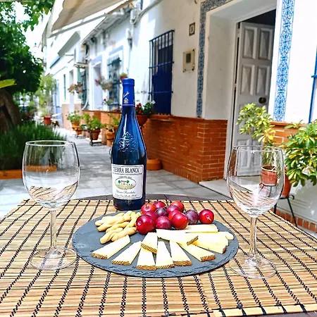 Tipico Y Pintoresco Patio De Vecinos, Con Encanto Appartamento